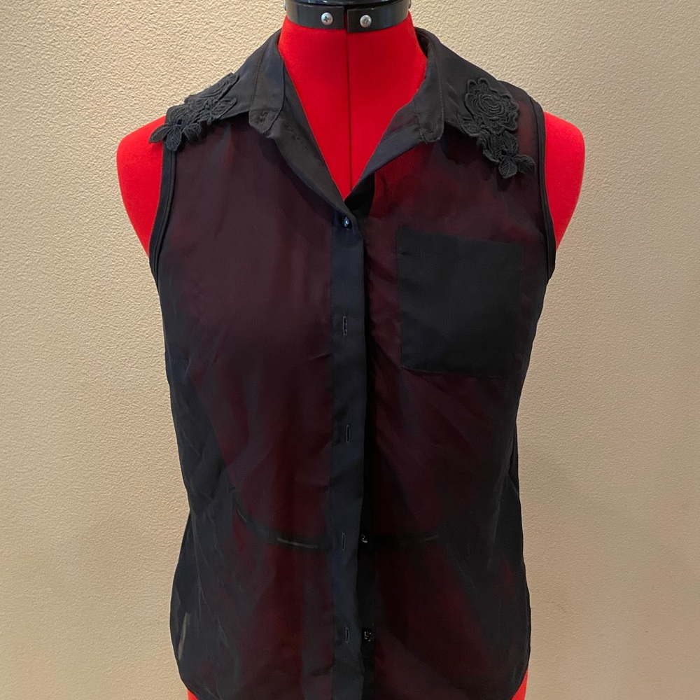 Vera wang sleeveless black top